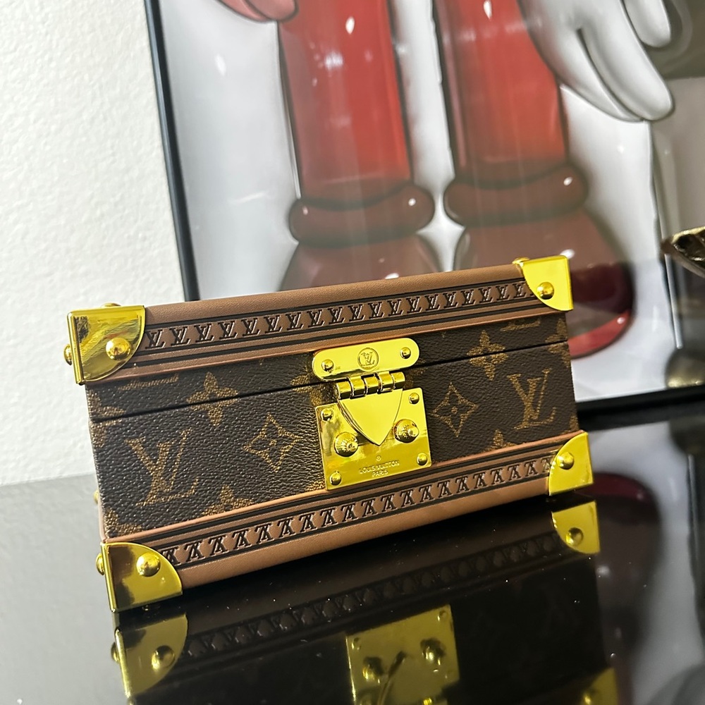 Brown Pattern Tissue Holder with Gold Accents for Coffee Table, Buffet Table - Picture 6 of 12